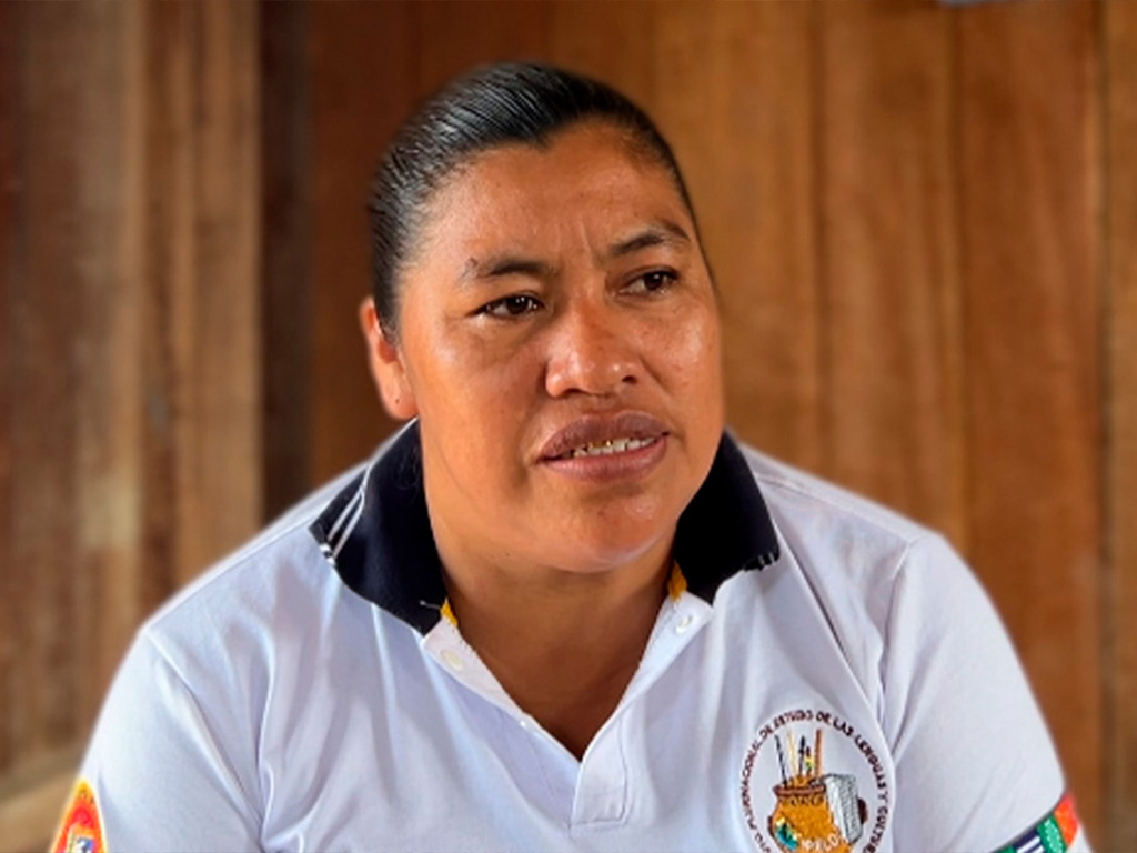 She is the coordinator of the Guarasu’we Language and Culture Institute. She feels a great need and concern to recover the living words of her people, which are in danger of extinction.